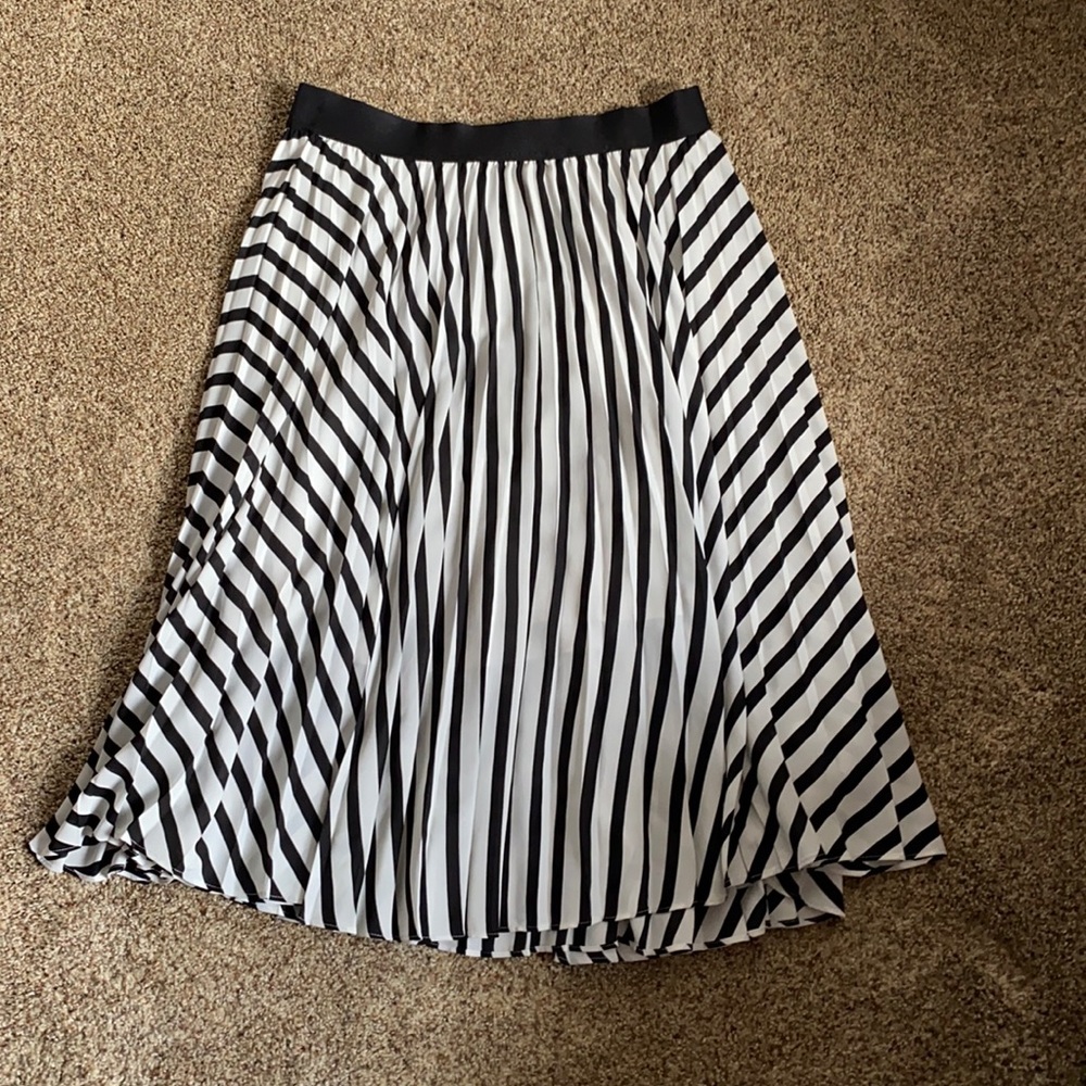Express Black/ White Skirt